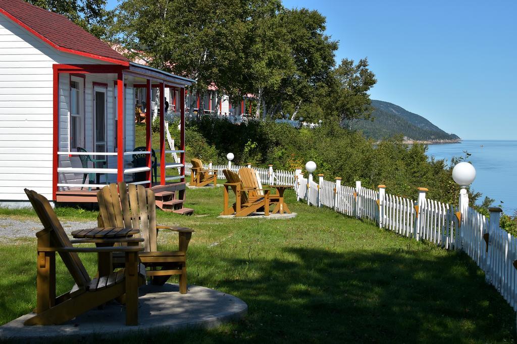 Motel Et Chalets Bo-Fleuve Evangeline Saint-Siméon Eksteriør billede