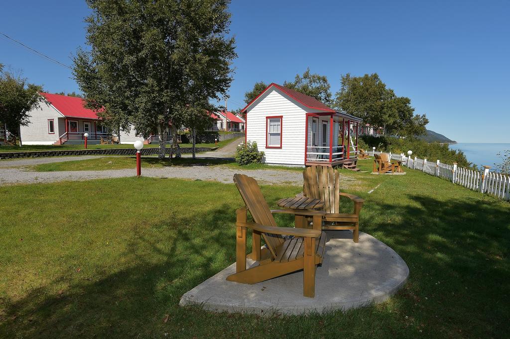 Motel Et Chalets Bo-Fleuve Evangeline Saint-Siméon Eksteriør billede