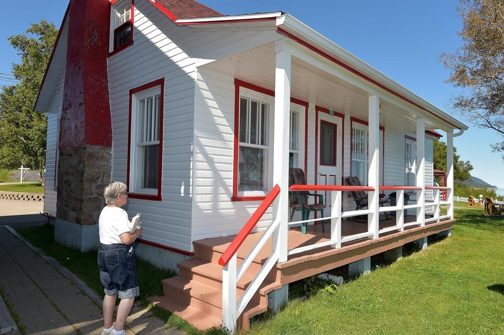 Motel Et Chalets Bo-Fleuve Evangeline Saint-Siméon Eksteriør billede