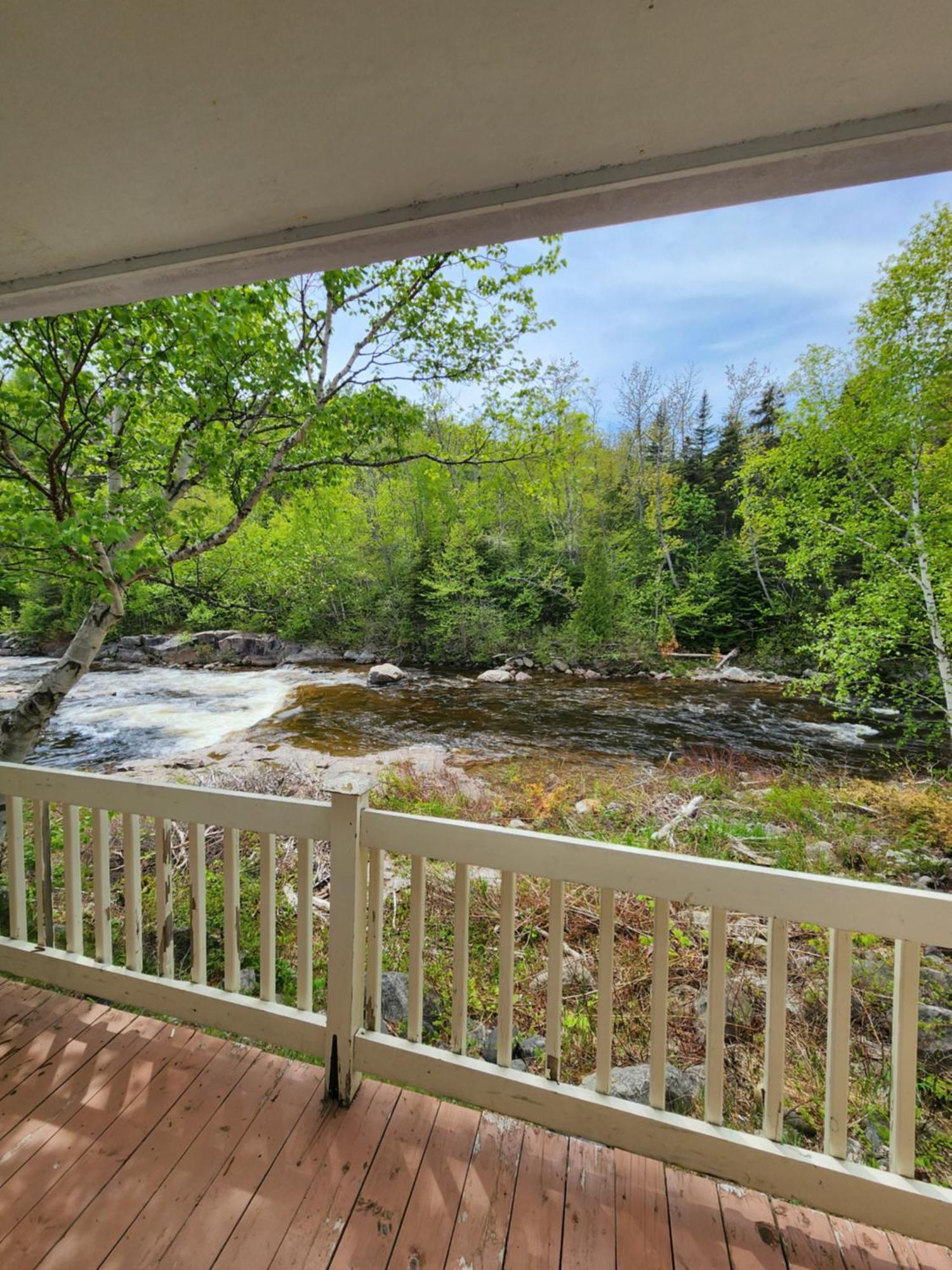 Motel Et Chalets Bo-Fleuve Evangeline Saint-Siméon Eksteriør billede