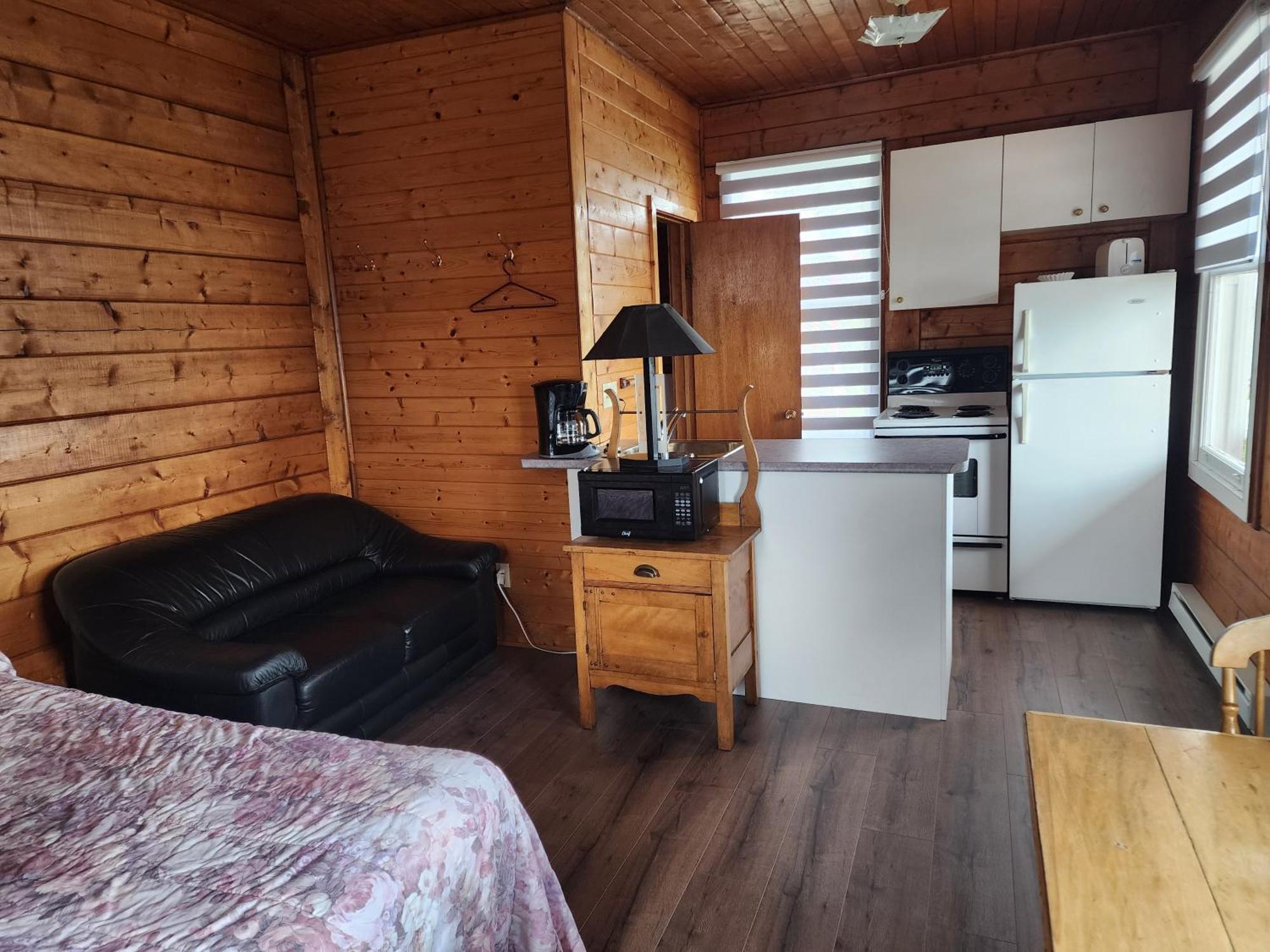 Motel Et Chalets Bo-Fleuve Evangeline Saint-Siméon Eksteriør billede