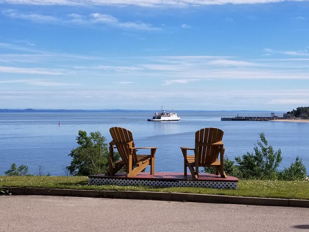 Motel Et Chalets Bo-Fleuve Evangeline Saint-Siméon Eksteriør billede