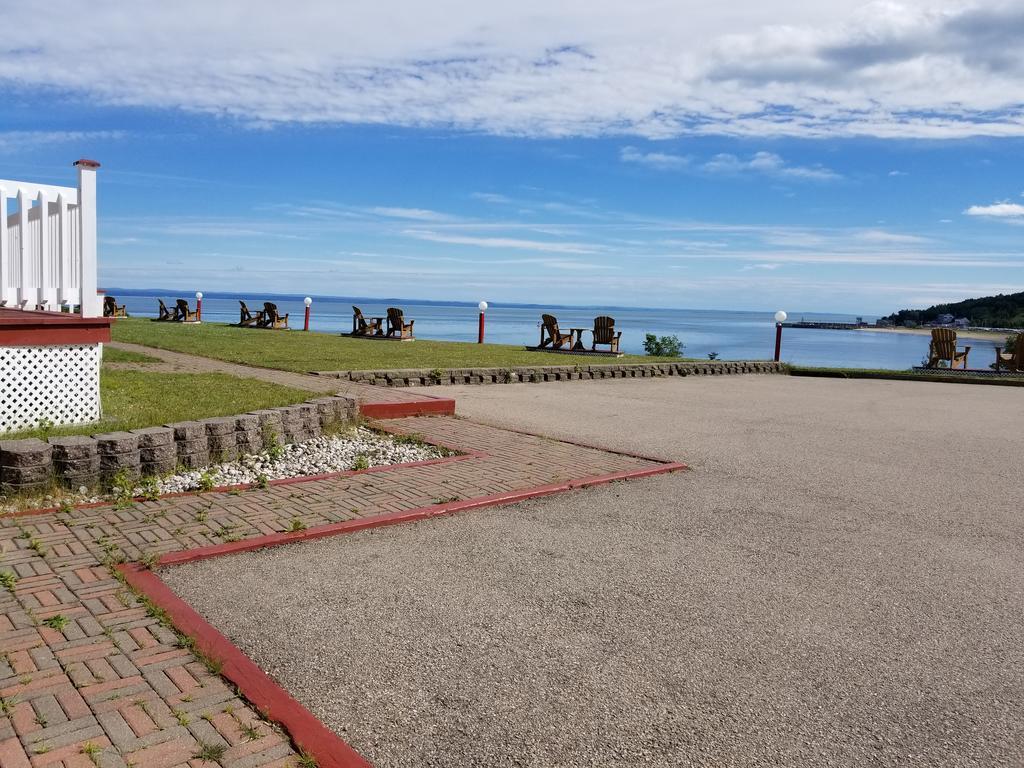 Motel Et Chalets Bo-Fleuve Evangeline Saint-Siméon Eksteriør billede